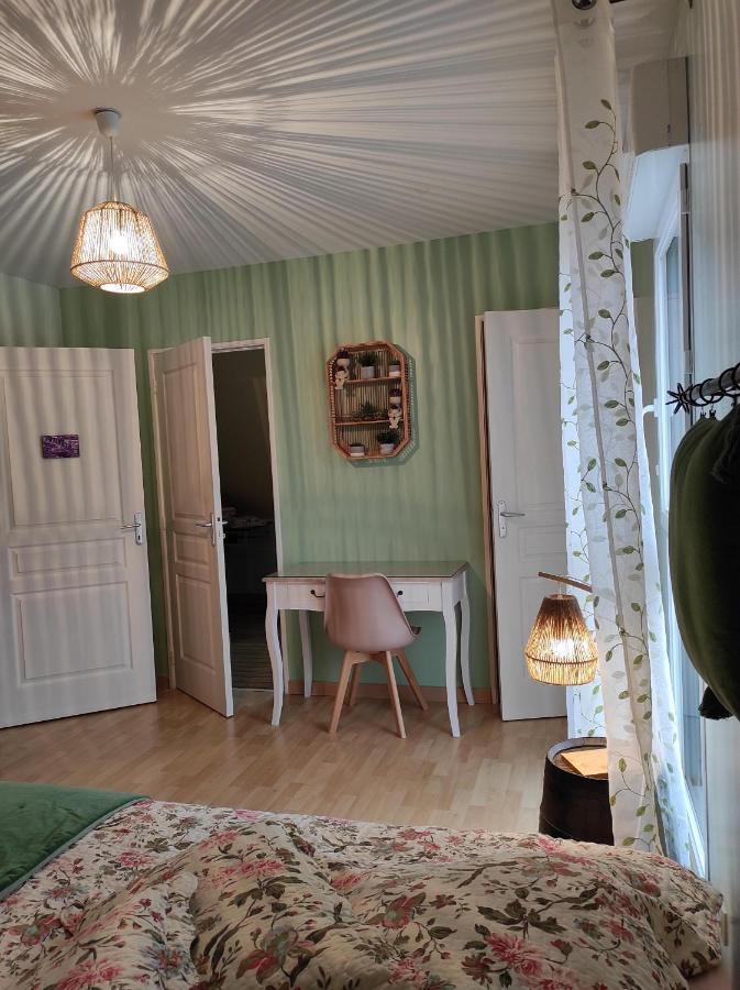 Le Logis Du Livier Hotel Saint-Georges-sur-Layon Bilik gambar