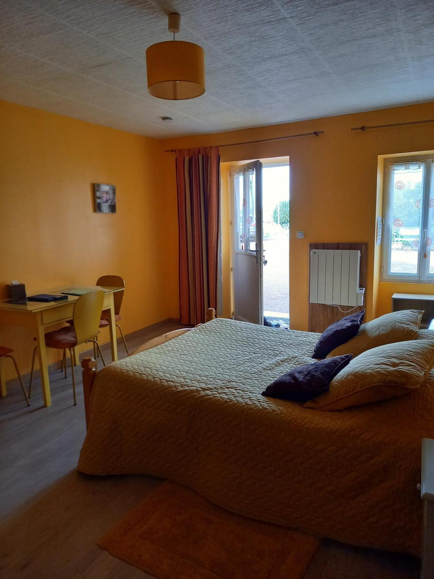 Le Logis Du Livier Hotel Saint-Georges-sur-Layon Bilik gambar