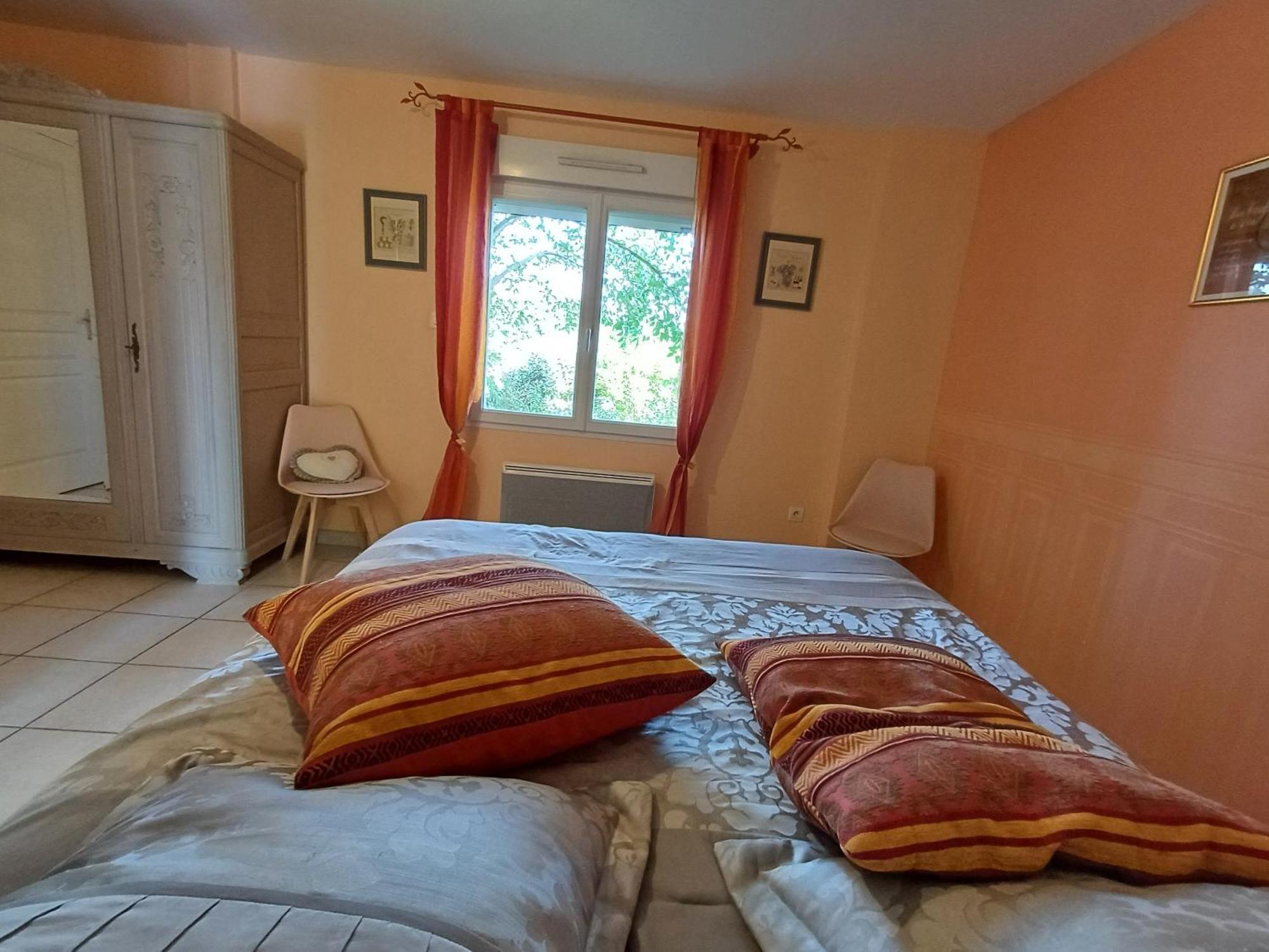 Le Logis Du Livier Hotel Saint-Georges-sur-Layon Bilik gambar